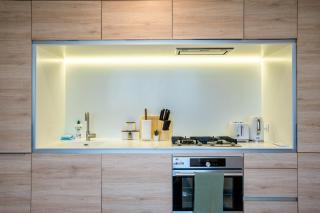 Elegant 2-Bedroom Luxury Apartment with Parking, Gym and Pool - 8