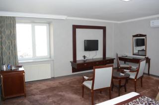 White House Hotel - 9