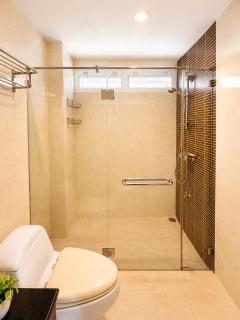MONTHLY ONLY Bright 1BR Condo with Office, Walk to Beach & 3 Pools - 6