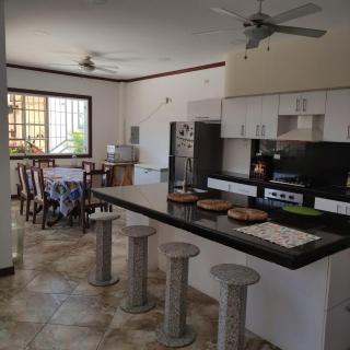 Casa Amplia con Piscina Privada para Grupos - 7