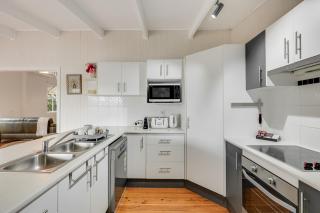 Charming & Cozy Cottage Retreat in East Toowoomba - 1