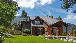 Wooden House With Cadí Views In Forest, Lleida - 0
