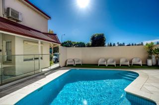 Charming 2-Bedroom Holiday Retreat with Pool - 0