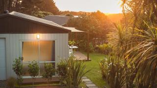 Couple Getaway in Idyllic Bethells Beach - Te Henga - 3
