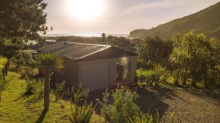 Couple Getaway in Idyllic Bethells Beach - Te Henga - 2