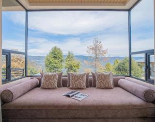 Private Luxury Villa in European Village - 1