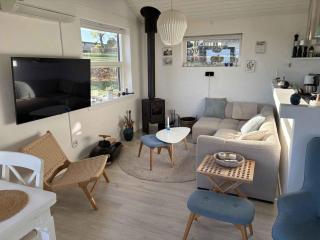 Lovely Secluded Holiday Home Near Beach - 8