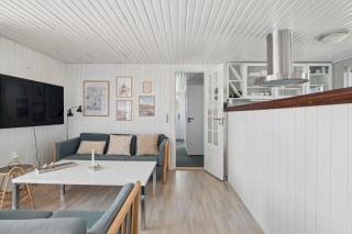 Holiday Home For 6 Near Beach And Hals Town - 6