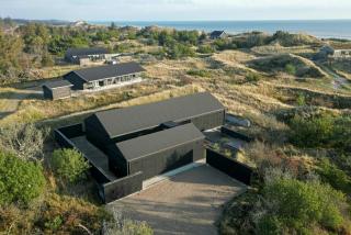 Architectural Peach And Minimalism In The Dunes - 0