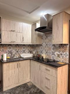 Amber Luxe 2 Bed Suite Bahria Town - 3