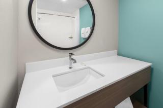 ECHO Suites Extended Stay by Wyndham Fort Worth Alliance - 1