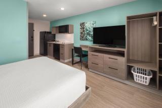 ECHO Suites Extended Stay by Wyndham Fort Worth Alliance - 1