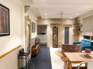 One Uptown 103 Central Stylish 1BHK Loft - 2
