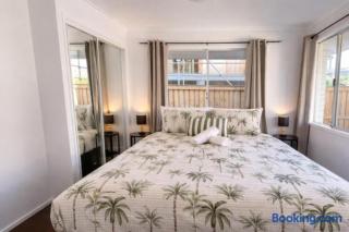 2BR Chic Urban Escape in Norman Park near BNE with Parking - 5