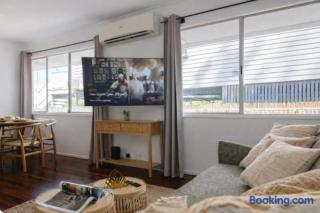 2BR Chic Urban Escape in Norman Park near BNE with Parking - 3