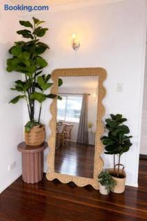 2BR Chic Urban Escape in Norman Park near BNE with Parking - 2