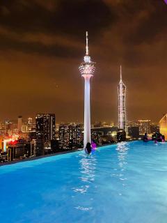 Platinum Suites by SkyLine - 2