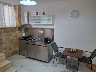 Νektarios - Modern Studio near Port & Center of Piraeus, 2min Bus,Self Check-in - 4