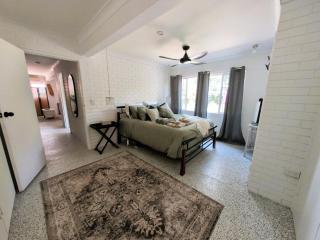 Peaceful, Pool, LowTox, B'fast included, Yoga Yard - 8