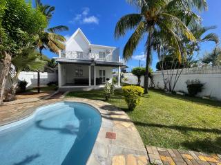 Villa Roche Noire with Pool- 4 mins from Beach - 6