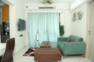 Ivy Downtown Apartment - 1 BHK - Near NESCO and SV Road - 1