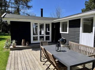 Charmerende Strandnært Sommerhus I Gilleleje - 1