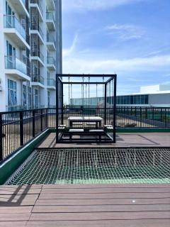 8 Newtown Boulevard Near Airport and Beach - 4