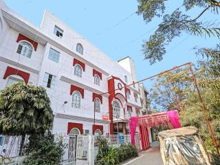 Hotel O Raas Near Hira Sweet - 5