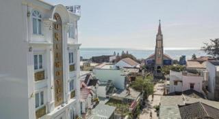 Yurii Hotel - Ấp Bình Hưng - 8