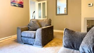 Comfortable 3BR Home in Weston Point Runcorn - 2
