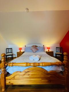 Deluxe Queen Room with En Suite Bathroom - 0