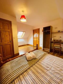 Deluxe Queen Room with En Suite Bathroom - 7