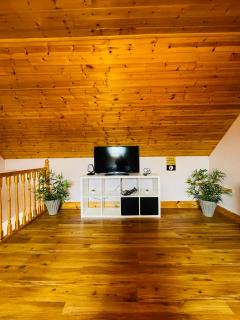 Deluxe Queen Room with En Suite Bathroom - 1