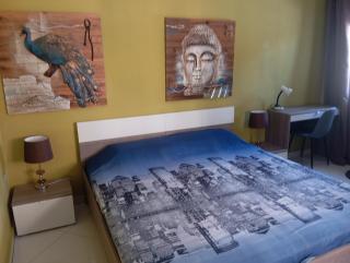 Modern room in prime area for beaches & nightlife! -Fast & easy self check in -Independent access -No Family sharing -Private Bathroom Option - 6