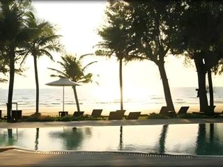 Chivaree Hotel and Resort - 6