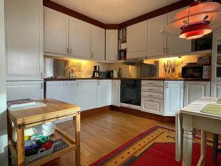 GV21 - 2BR Spacious Bergen Waterfront - 9