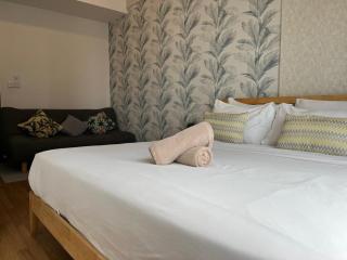 Muji Home 1 - Sea and City View 2BR at 218 Tropicana NEAR Komtar FoodHeaven with Netflix & TV Box - 8