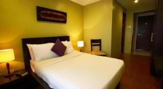 Home Crest Hotel - 4