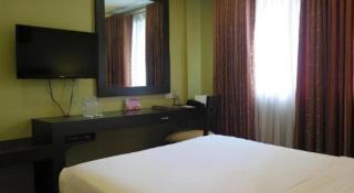 Home Crest Hotel - 2