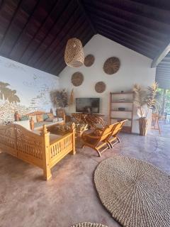 Makawi Tuwa Cliff - Luxury Cliff Stay with Private Beach, Infinity Pools and Ocean View - Seraya - 5