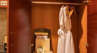 Yijian Holiday Hotel - 1
