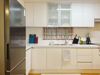 Spacious Hongdae House - 1