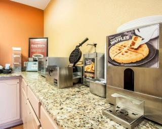 Econo Lodge Inn & Suites Tuscaloosa I-20 - 3