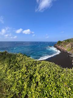 Makawi Tuwa Cliff - Luxury Cliff Stay with Private Beach, Infinity Pools and Ocean View - Seraya - 2