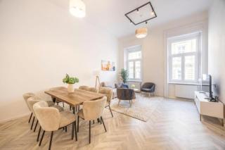 Bright Downtown Hideaway - Steps from Basilica - 7