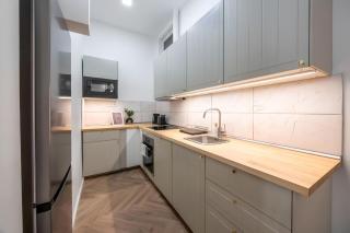 Bright Downtown Hideaway - Steps from Basilica - 3