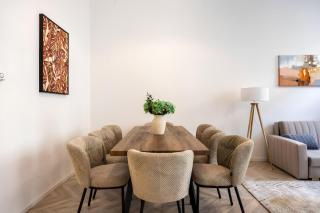Bright Downtown Hideaway - Steps from Basilica - 6