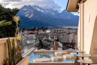 Lingbai Magnolia Trail – Boutique Guesthouse with Private Onsen & Snow Mountain Views in Baisha - 8