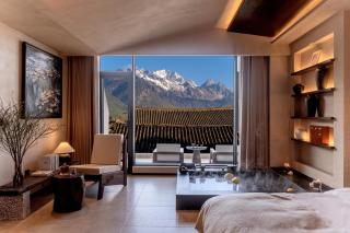 Lingbai Magnolia Trail – Boutique Guesthouse with Private Onsen & Snow Mountain Views in Baisha - 0