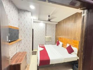 Hotel Golden Stay 2 Mints walking from Rajendra Nagar Metro Station - 9